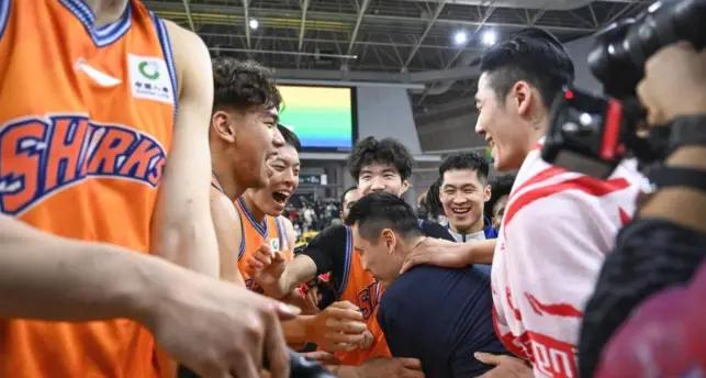 悟空体育罗马诺：纽卡接近签下阿贾克斯18岁中场斯图尔，总价超2500万欧