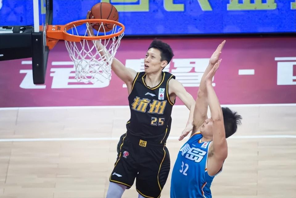 美媒建议老鹰签阿尔瓦拉多