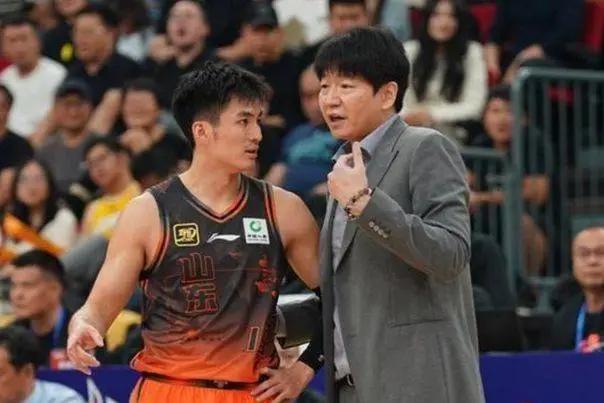 打球就要“夯爆”?虎扑老哥的篮球哲学炸了