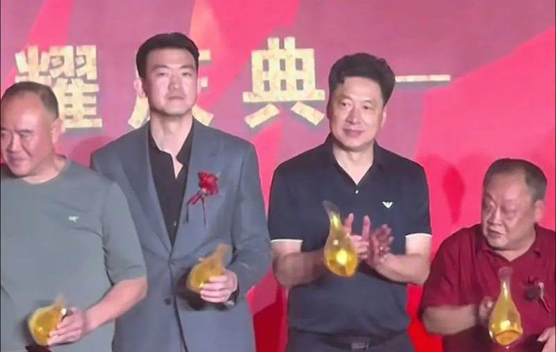 悟空体育字母哥争夺战，又一匹黑马杀出！森林狼欲五换一，准备组欧洲双塔